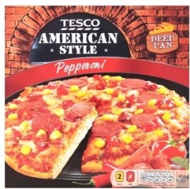 Tesco American Style Pizza s paradajkovou omáčkou syrom slámou čilli papričkami a kukuricou 404g
