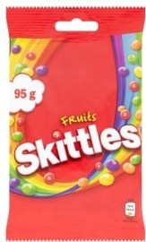 Tesco Skittles Fruits žuvacie cukríky v chrumkavej cukrovej vrstve s ovocnými príchuťami 95g