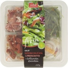 Tesco Titbit Fresh Šalát sušené paradajky & prosciutto s horčicovým dresingom 240g