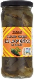 Tesco Plátky zelených papričiek Jalapeños v slanom náleve 220g