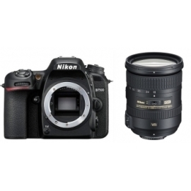 Nikon D7500 + 18-200 AF-S DX VR