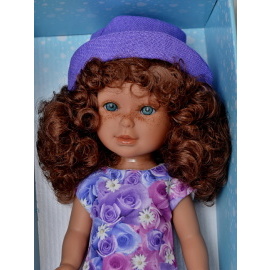 Vestida De Azul Paulina ve fialovém kloboučku