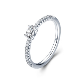 Emporial strieborný prsteň Trblietavá elegancia SCR524