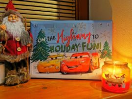 Vianočný adventný kalendár DISNEY CARS