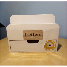 Drevená skrinka so zásuvkou Letters