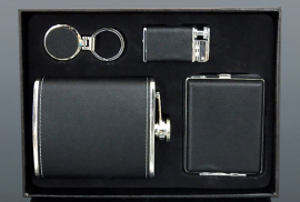 Ploskačka s tabatierkou a zapaľovačom v darčekovej sade