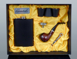 Ploskačka s pohárikmi a fajkou v darčekovej sade