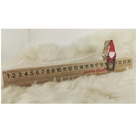 Adventný kalendár - drevený so škariatkom
