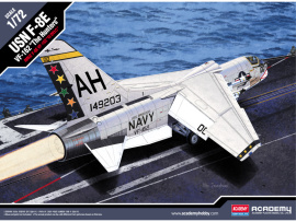 Academy Games Vought F-8E USN VF-162 The Hunters 1:72
