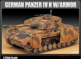 Academy Games Model Kit tank 13233 - GERMAN PANZER IV H W/ARMOR (1:35)