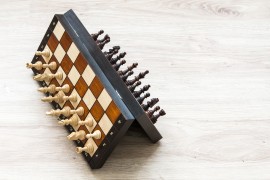 Magnetické drevené šachy skladacie