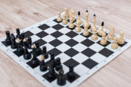 Česká šachová súprava klubovka s čiernou šachovnicou - cena, porovnanie