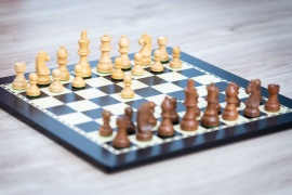 Drevený šach Dakota